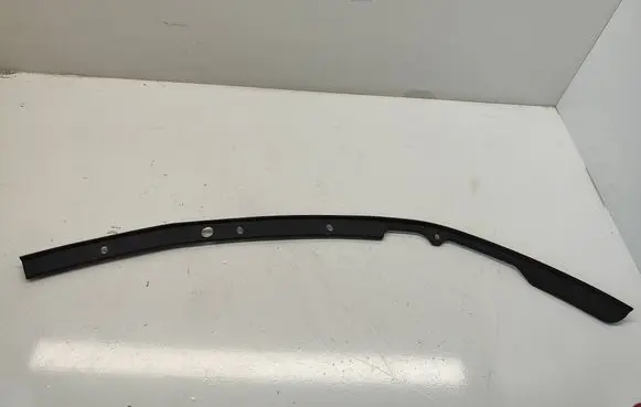 Front bumper splitter molding