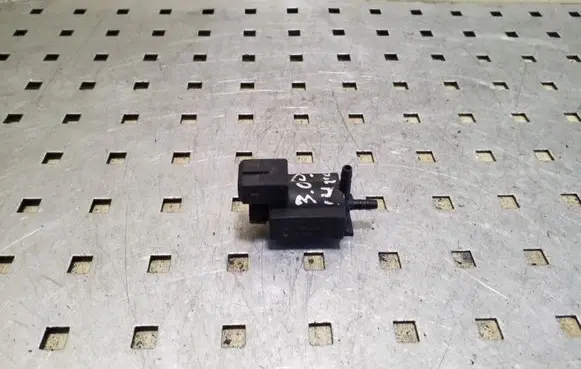 BMW 5 E39 Vacuum valve 1742712 72234100