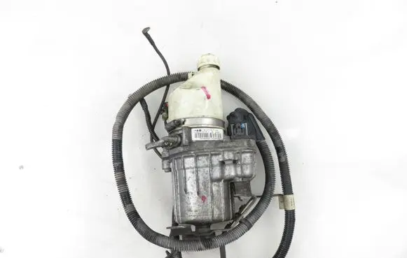 Opel Zafira B Power steering pump 13192897