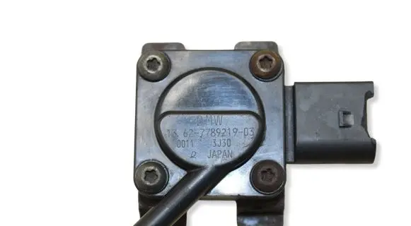 BMW 3 E90 E91 Exhaust gas pressure sensor 7789219