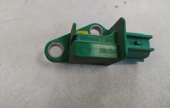 Volkswagen Golf V Airbag deployment crash/impact sensor 1K0909606C