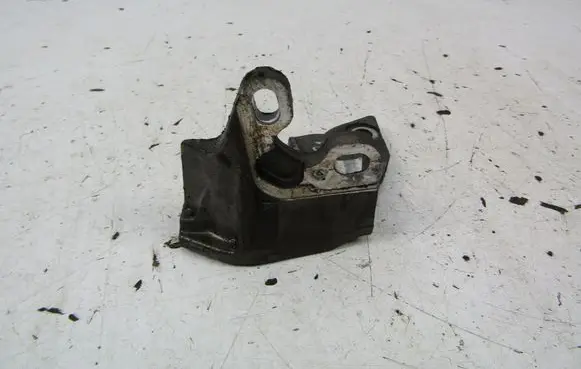 Opel Astra G Engine mounting bracket 