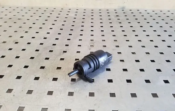 BMW X3 F25 Windscreen/windshield washer pump 8362154