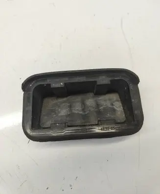Ford Mustang V Quarter panel pressure vent 4R3363278C26BA