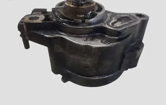 Citroen C4 Grand Picasso Vacuum pump D1562A 01562