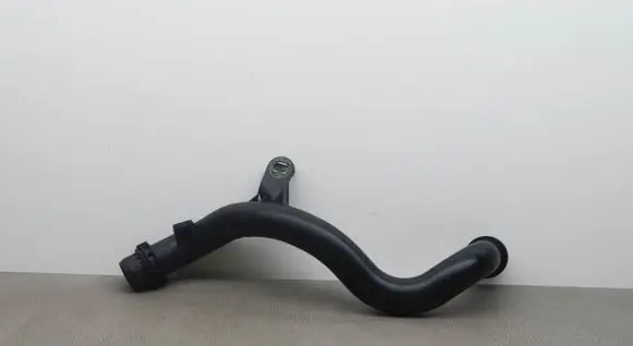 Audi A4 S4 B9 8W Engine coolant pipe/hose 04L121071G