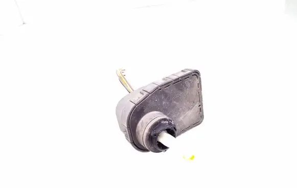 Opel Omega B2 Headlight level adjustment motor 90565805