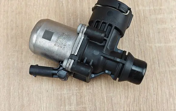 BMW 5 G30 G31 G38 Coolant heater control valve 8689694