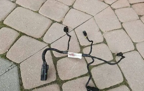 Opel Adam Fuel injector wires 55577401