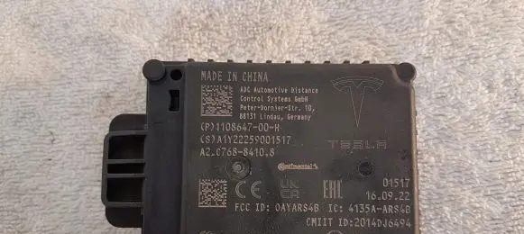 Tesla Model S Distronic sensor radar 1108647-00-H