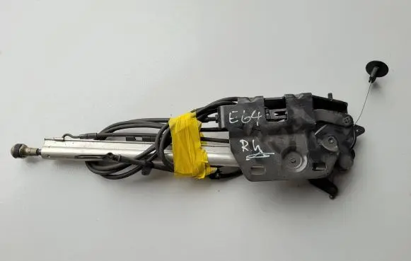 BMW 6 E63 E64 Convertible roof lock latch cylinder 