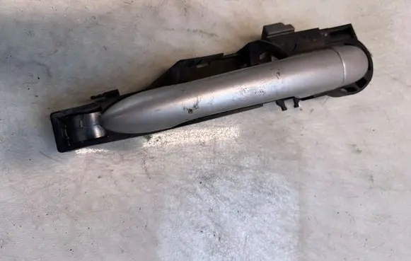 Renault Clio III Front door exterior handle 12321