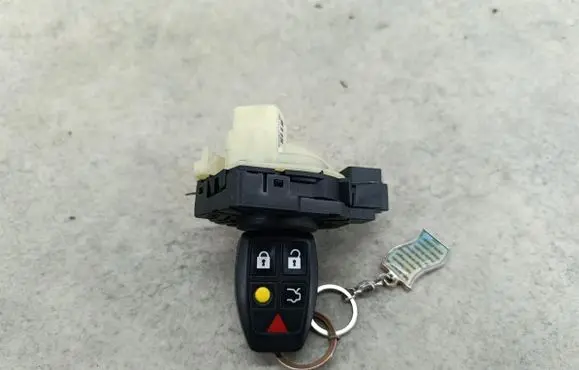 Volvo V50 Ignition lock 30659837