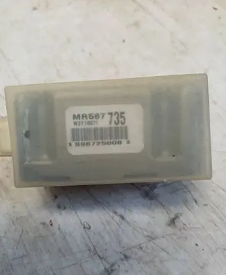 Mitsubishi Outlander Airbag deployment crash/impact sensor MR587735 S96725008 896725008