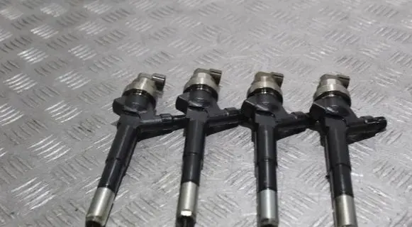 Opel Astra J Fuel injector 