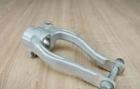 BMW 8 G16 Lower shock absorber bracket 6861199
