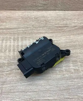 Audi A3 S3 8P Air flap motor/actuator 132801342 1K2907511C 983385VE