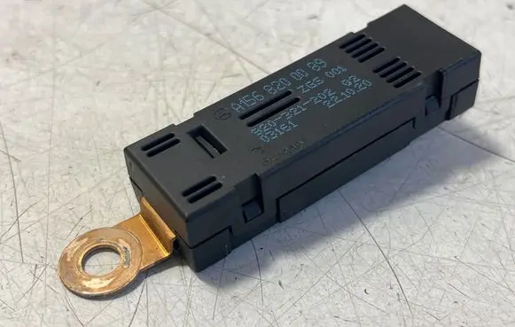 Mercedes-Benz EQC Aerial antenna amplifier A1568200089
