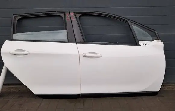 Peugeot 2008 I Front door 