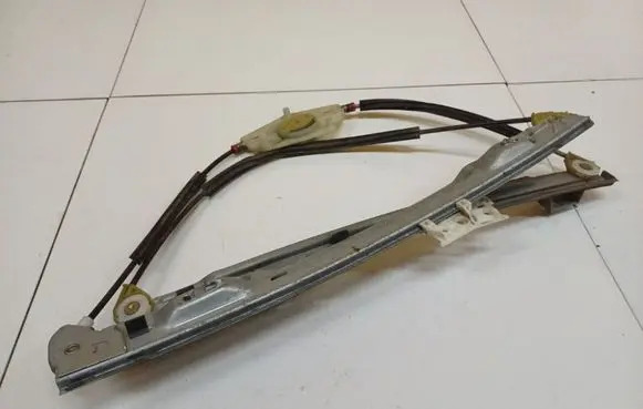 Citroen C4 I Picasso Front door glass trim molding 