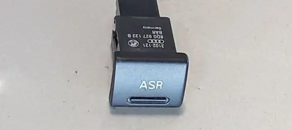 Traction control (ASR) switch