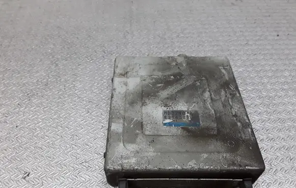 Mitsubishi Carisma Engine control unit/module MD329098