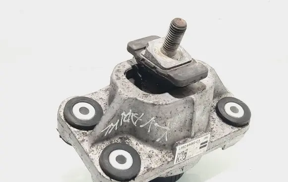 Land Rover Defender Engine mount bracket L8B26A003CA EC0116000
