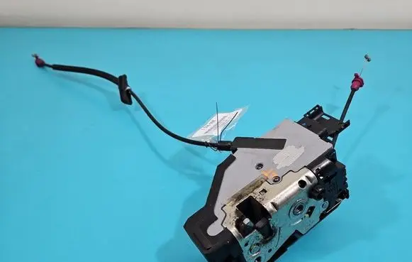 Citroen C3 Picasso Rear door lock 24090158 IMPRK1516592