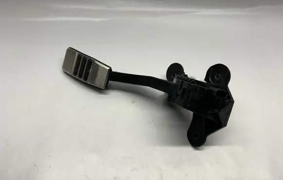 Ford Mustang VI Accelerator throttle pedal CR339F836AD