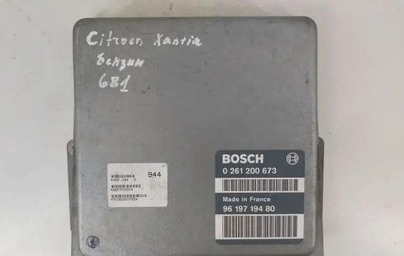 Citroen Xantia Engine control unit/module ECU 0261200673 9619719480