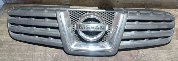 Nissan Qashqai Front bumper upper radiator grill 62310JD00B