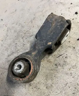 Fiat Scudo Engine mount bracket