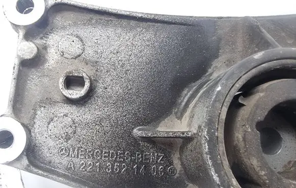 Mercedes-Benz S W221 Rear differential/diff mount bracket 