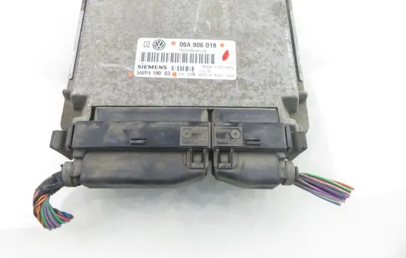 Volkswagen Golf IV Engine control unit/module 5WP419003 06A906019