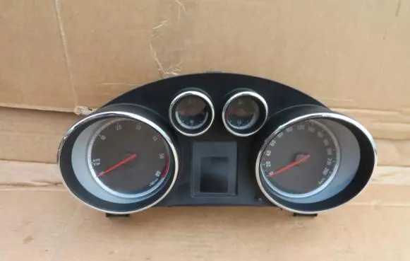 Opel Insignia A Speedometer (instrument cluster)