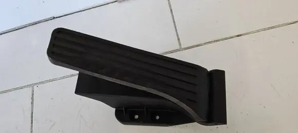 Mercedes-Benz E W212 Accelerator throttle pedal A204300004