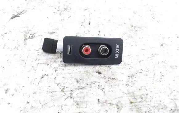 Volkswagen Touareg I AUX in-socket connector 7L6035724