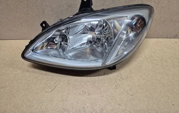 Mercedes-Benz Vito Viano W639 Headlight/headlamp A6398200161