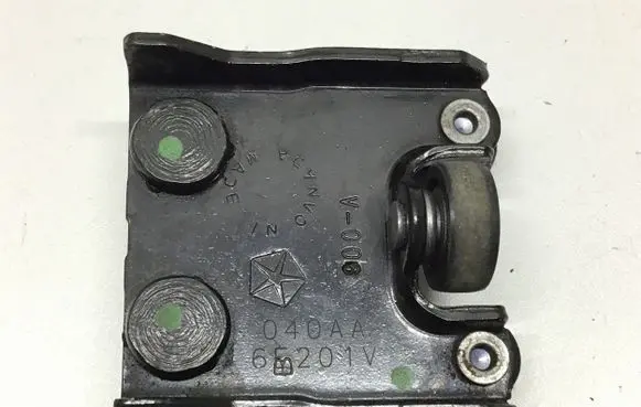 Chrysler Pacifica Sliding door middle roller runner 040AA