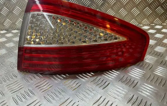 Ford Mondeo Mk III Rear/tail lights