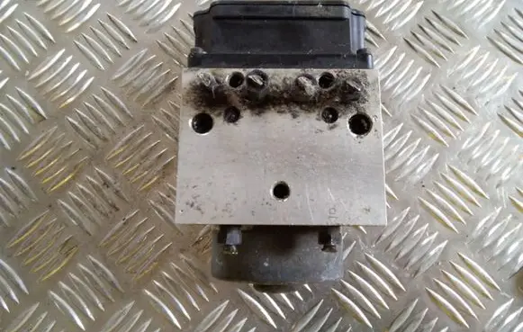 Nissan X-Trail T30 ABS Pump 2711E0061 TD8209 47600AR005