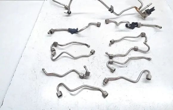 BMW X6 M Fuel injector supply line/pipe 