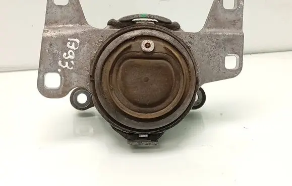 Volvo V40 Engine mount bracket 326F09