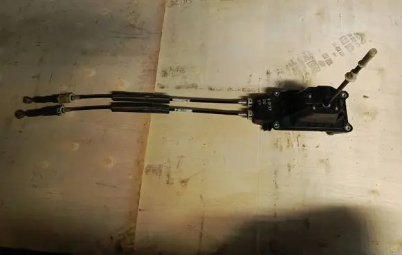 Renault Clio IV Gear shift cable bracket 