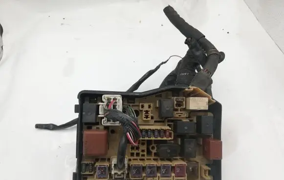 Toyota Avensis Verso Fuse module NOCODE