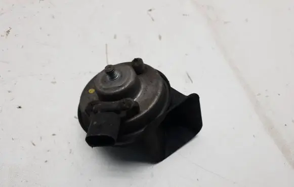 BMW 2 F46 Horn signal 989704 ZGL100