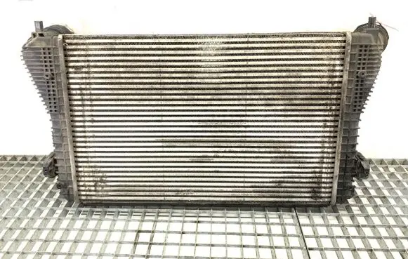 Volkswagen Touran I Intercooler radiator 1K0145803L