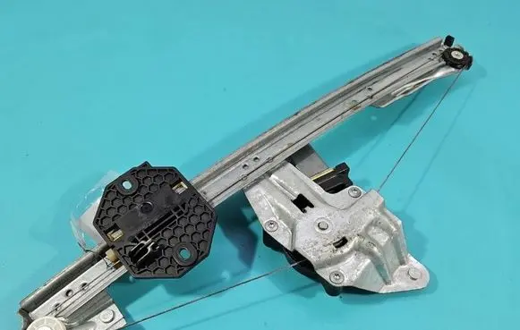 Dacia Sandero Front door window regulator with motor 807209299R IMPRK1557721