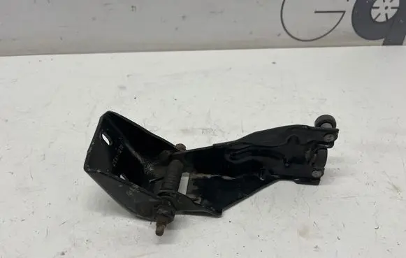 Dodge Grand Caravan Sliding door middle roller runner 05020673AG