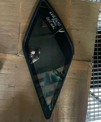 KIA Sorento Rear side window